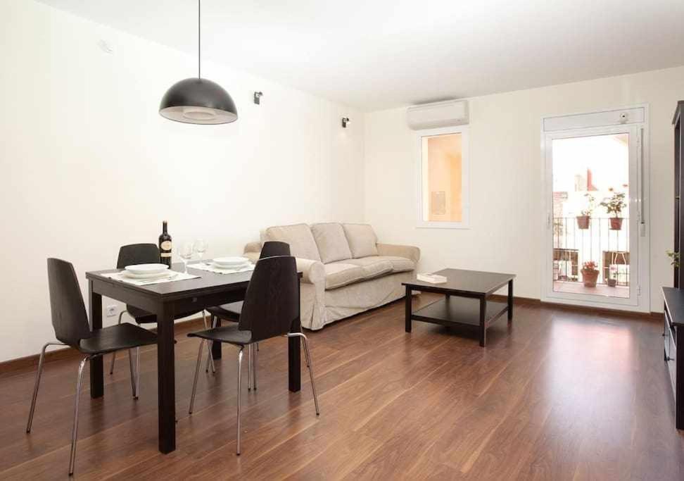 Apart Centrico Con Terraza En Gracia Barcelona Ngoại thất bức ảnh